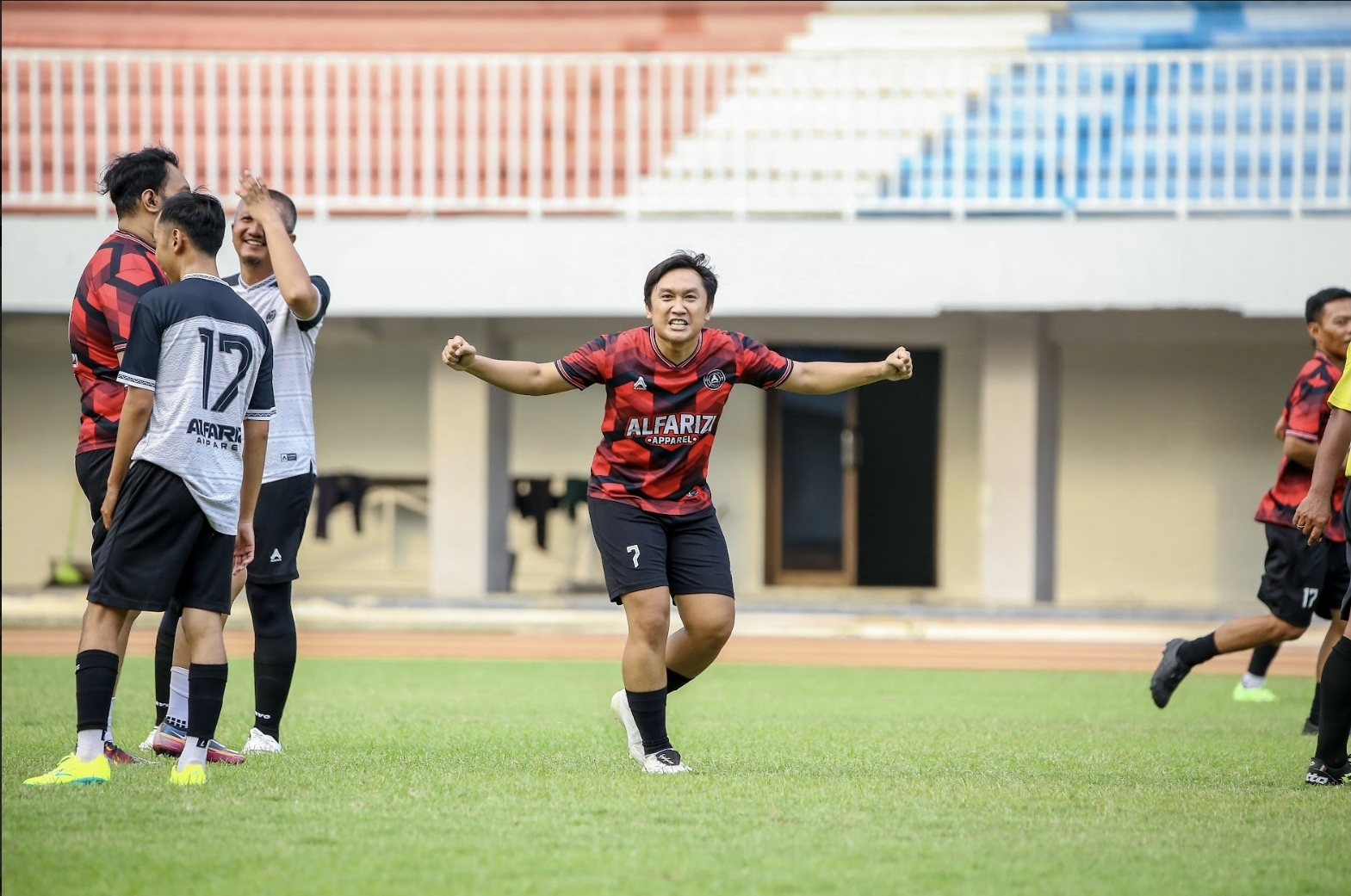 FX Harminanto merayakan gol saat sepak bola silaturahmi PSIM Jogja.
