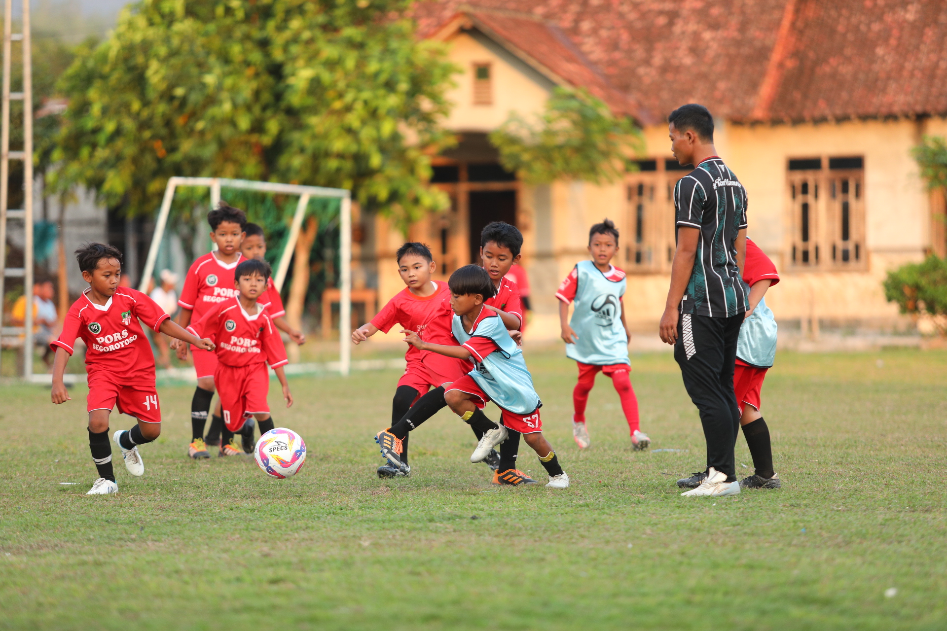 Coaching Clinic PT LIB dan Pegadaian bersama SSB PORS Segoroyoso.