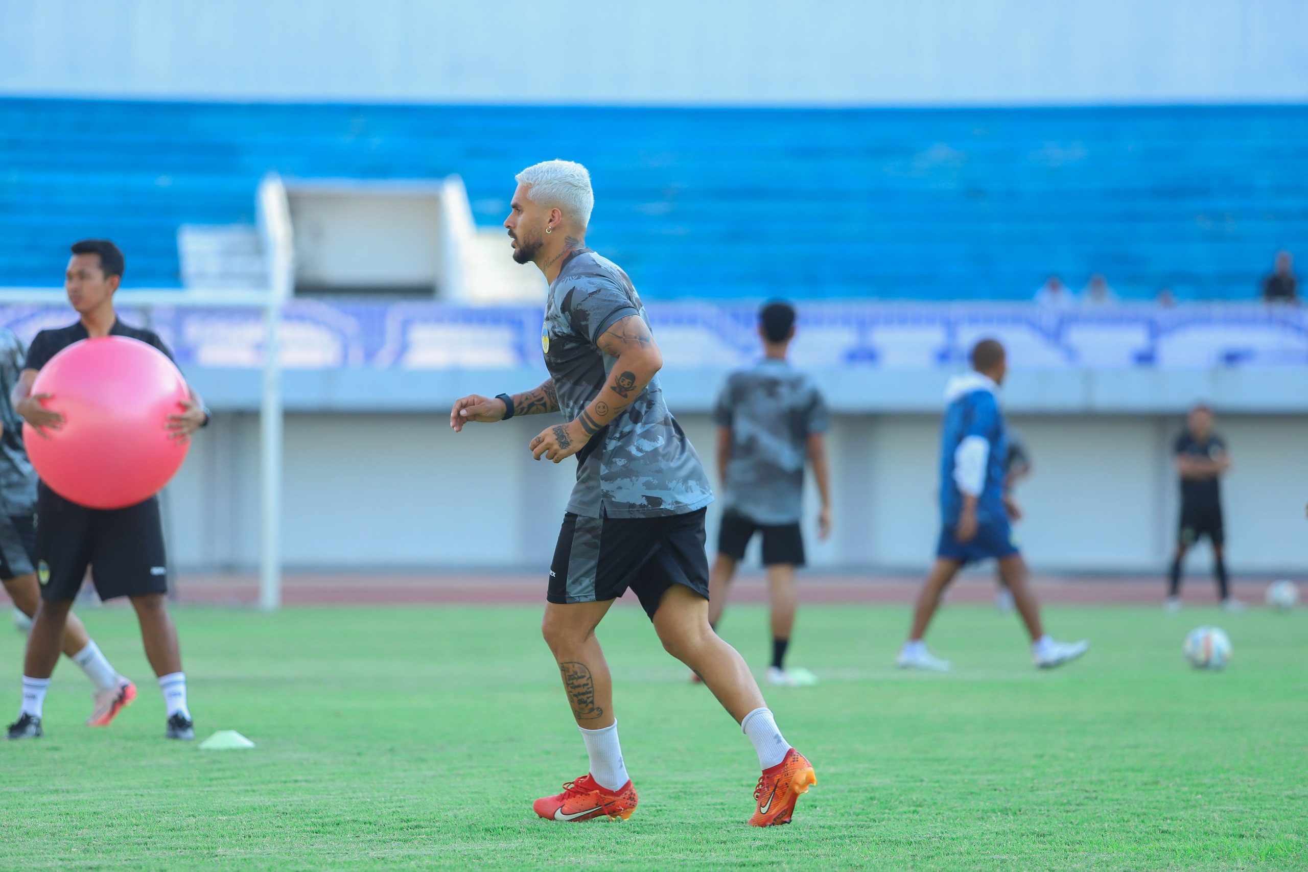 PSIM Mataram jalani latihan jelang laga lawan Persikas Subang.