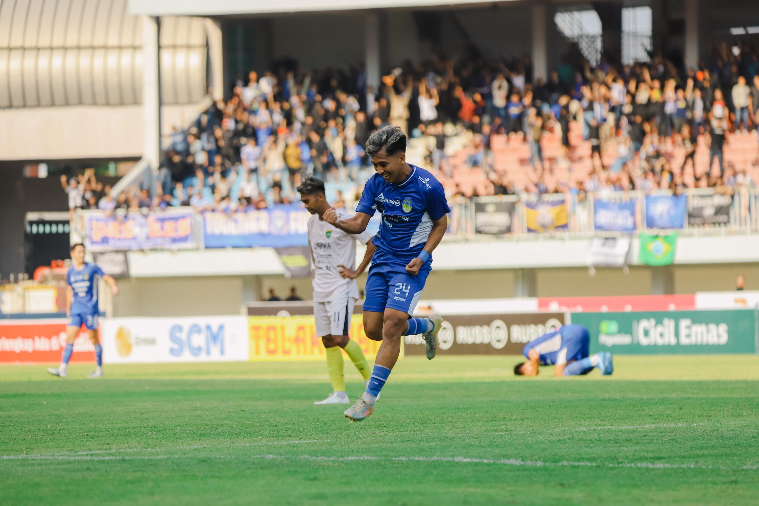 Arya Putra Gerryan melakukan selebrasi setelah mencetak gol saat laga lawan Persikas Subang.