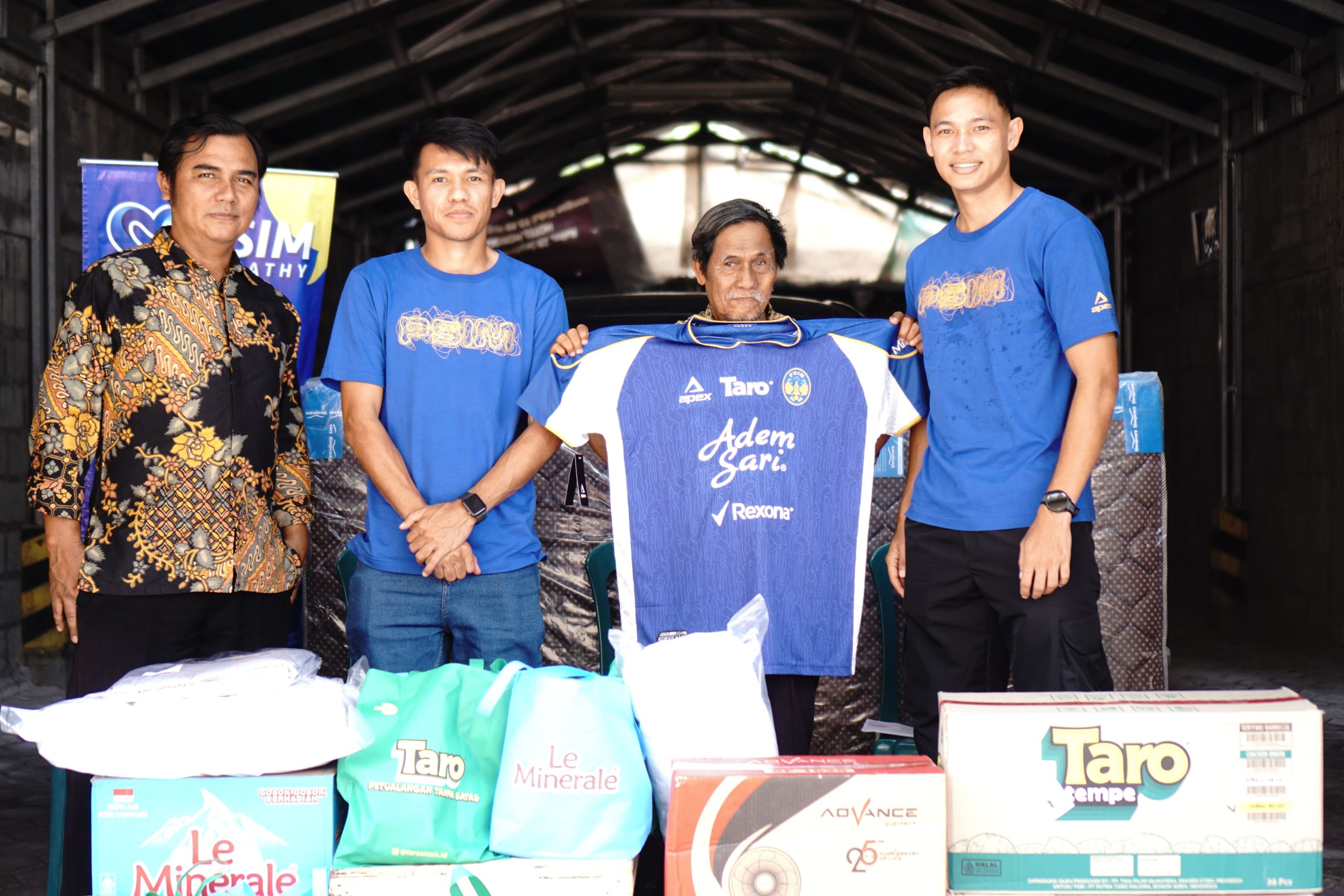 PSIM Jogja kembali menggelar agenda PSIM Emphaty bersama dengan Le Minerale dan Taro untuk memberikan bantuan bagi kitman legendaris Cunong.