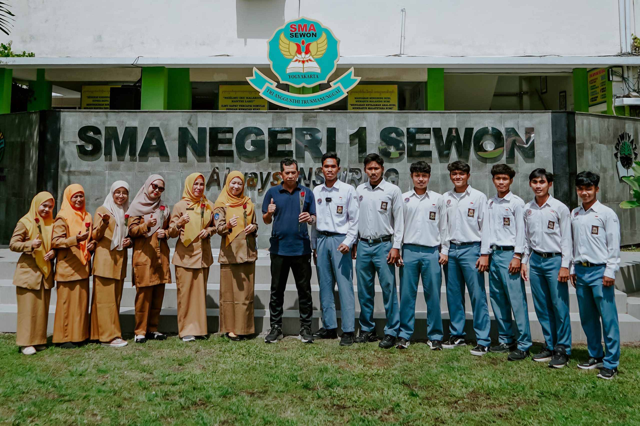 Momen Hari Guru pada 25 November 2025 menjadi sangat spesial bagi para pemain Elite Pro Academy (EPA) PSIM Jogja dari SMA N 1 Sewon.