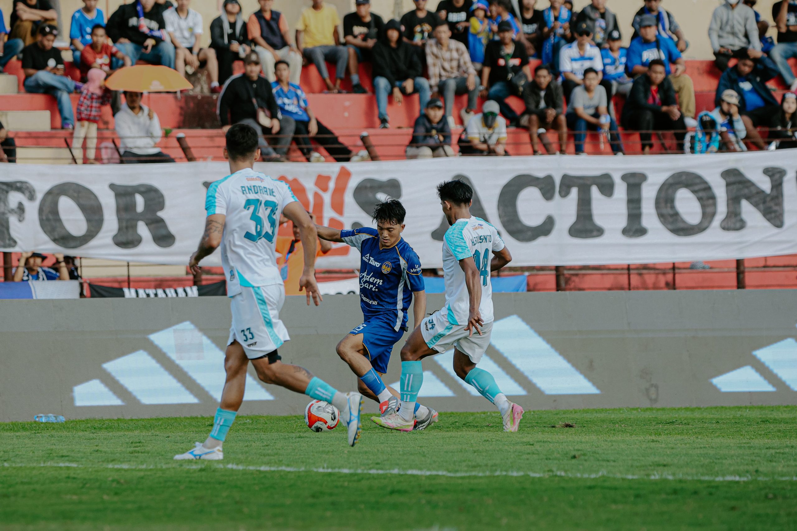 ertandingan sengit tersaji dalam laga tunda pekan ke-8 BRI Super League 2025/26 antara PSIM Jogja dan PSBS Biak (29/12) di Stadion Sultan Agung, Bantul.