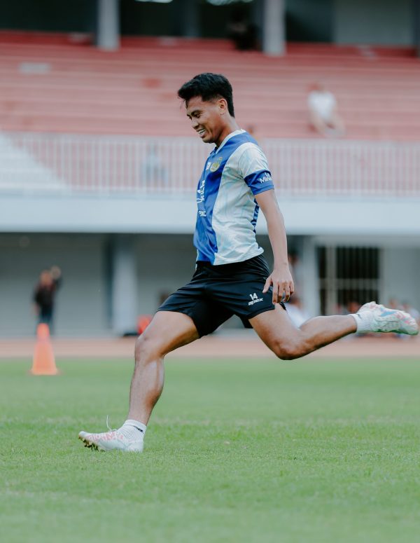 PSIM Jogja bersiap menjamu PSBS Biak dalam laga lanjutan BRI Super League 2025/26 di Stadion Sultan Agung, Bantul, Senin (29/12).