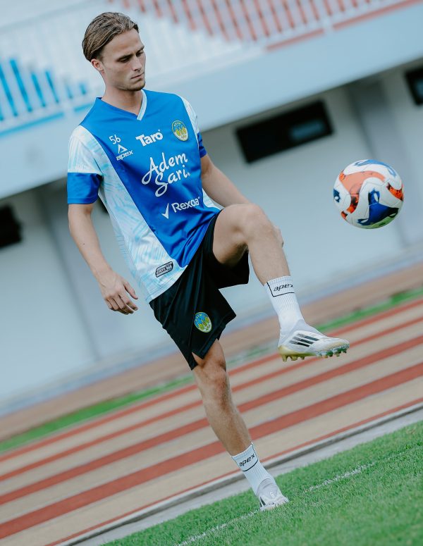 Donny Warmerdam akhirnya kembali terlihat di lapangan hijau hari ini, Senin (8/12), di Stadion Mandala Krida.