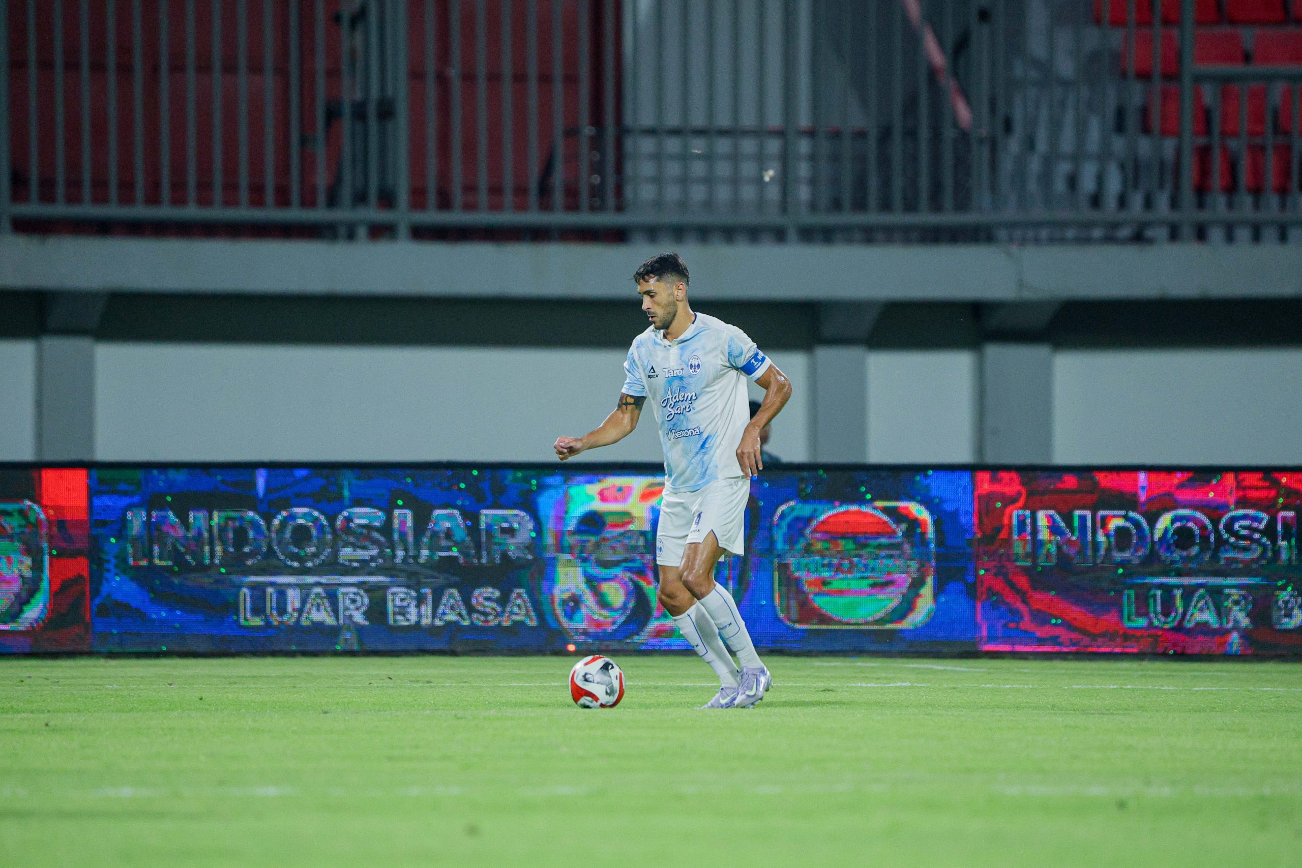 Laga tandang melawan Madura United (10/1) di Pamekasan menyisakan cerita unik bagi Franco Ramos Mingo.