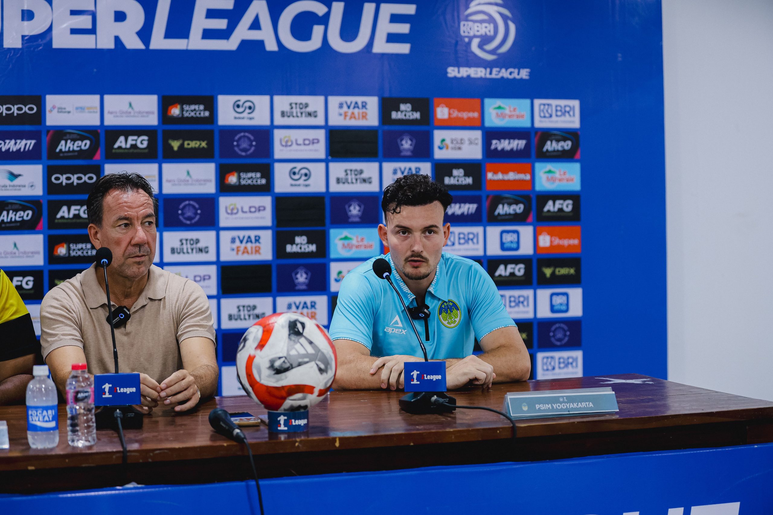 Jop van der Avert secara resmi telah melakukan debut perdananya bersama PSIM Jogja dalam laga tandang ke Gresik melawan Persik Kediri (13/2).
