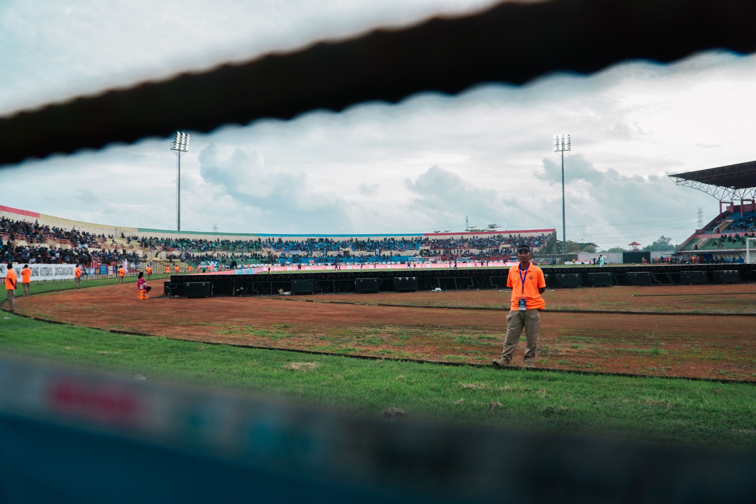 Berikut adalah peraturan resmi Stadion Sultan Agung, Bantul, demi menciptakan keamanan bagi tim, suporter, dan seluruh stakeholder.