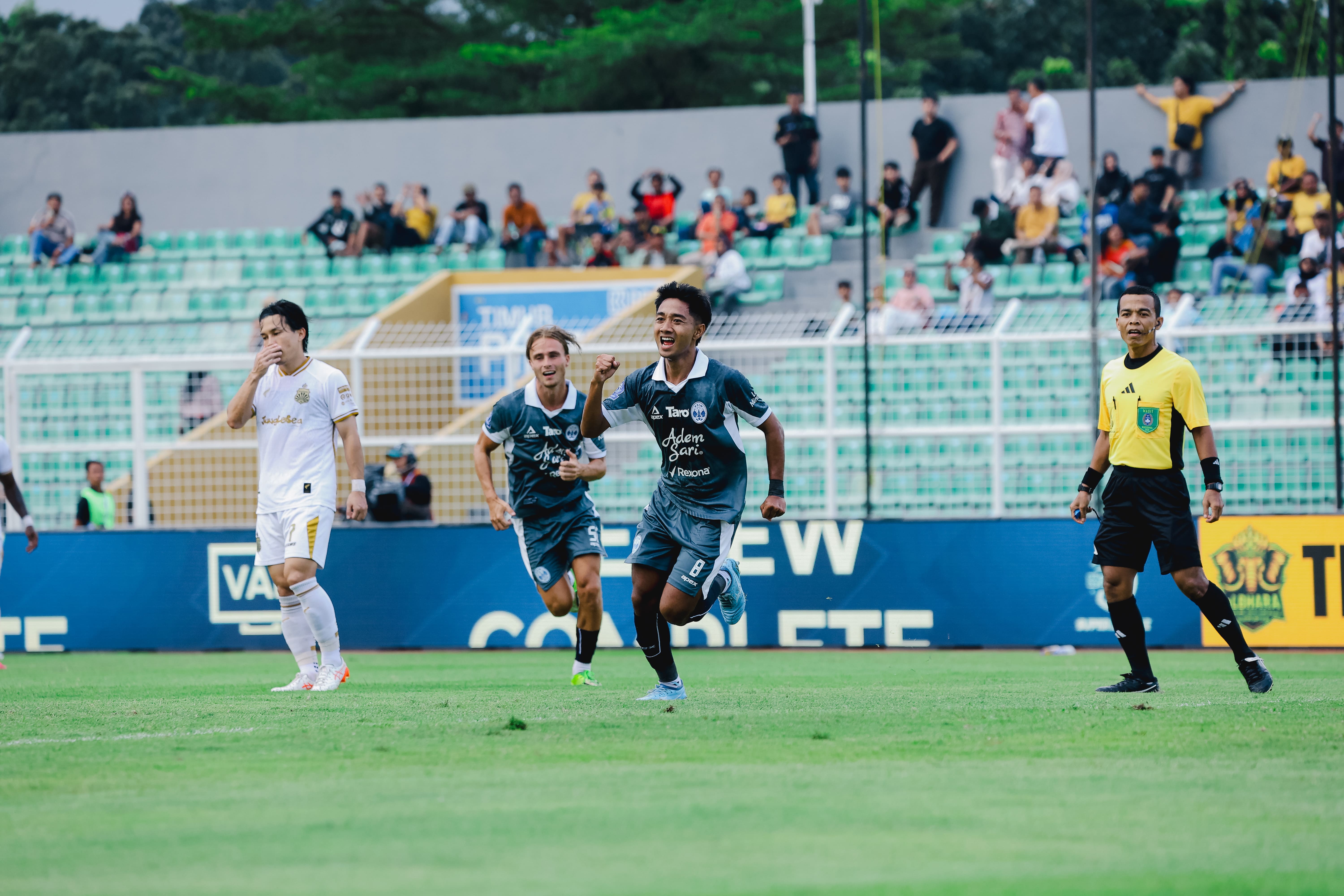 Laga tandang PSIM Jogja ke markas Bhayangkara Presisi Lampung FC berakhir untuk kemenangan tim tuan tumah 2-1.