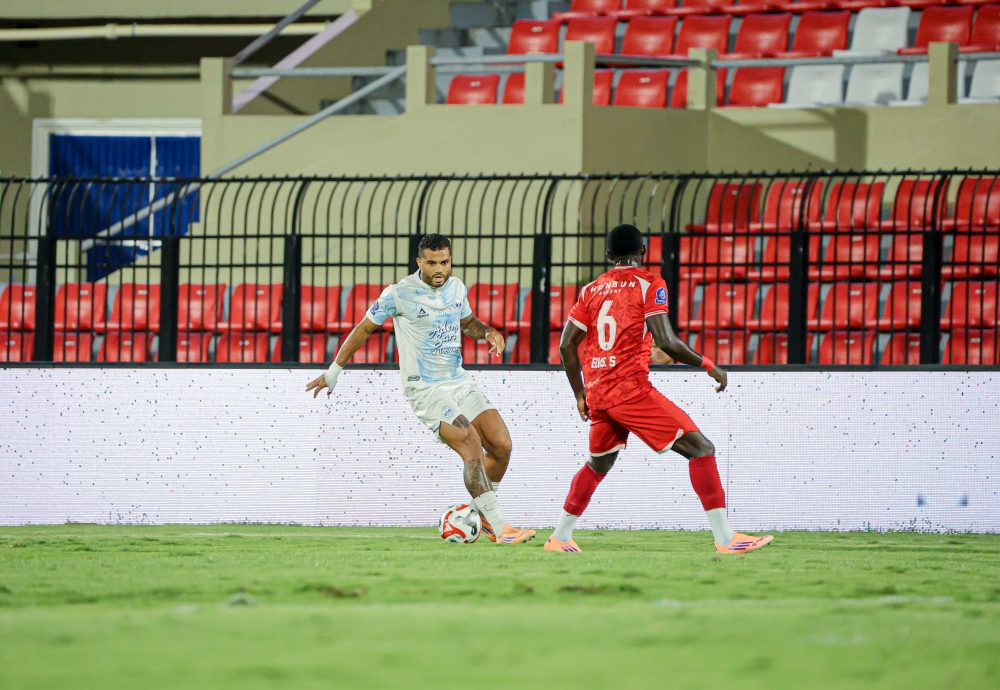 Tim medis PSIM Jogja membagikan kabar terbaru mengenai proses pemulihan cedera Anton Fase beserta Rahmatsho Rahmatzoda.