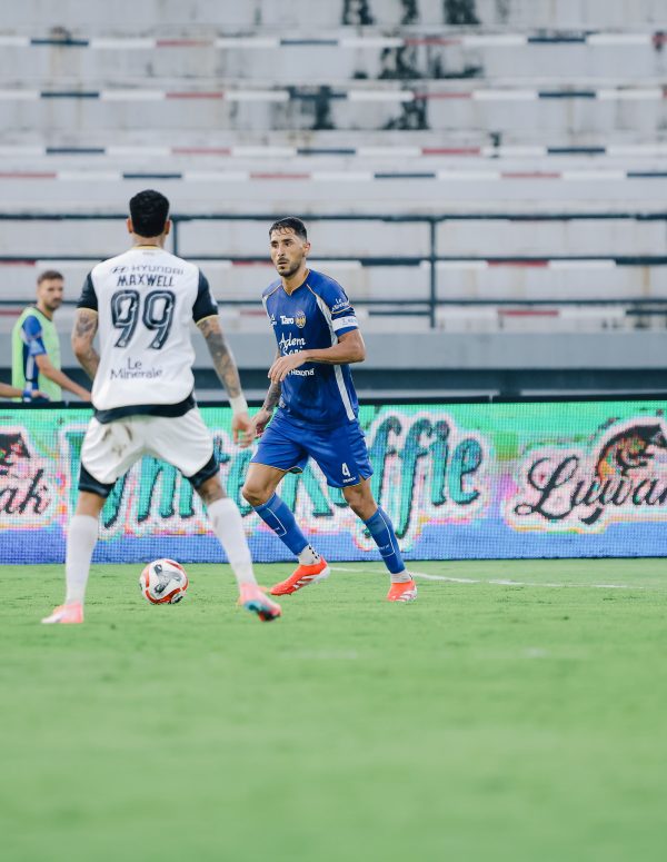 PSIM Jogja berbagi angka dengan Persija lewat hasil imbang 1-1 dalam laga kandang di Stadion Kapten I Wayan Dipta, Rabu (22/4) sore.