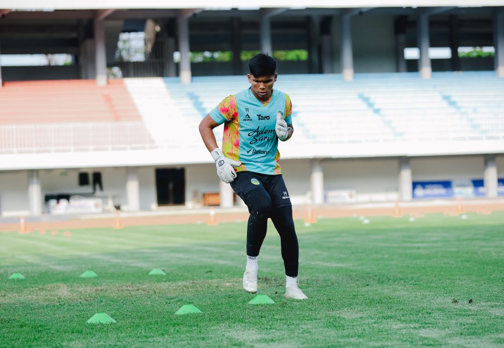 “Kami bermain sepak bola untuk para suporter. Sangat penting bagi kami untuk memberikan mereka kemenangan,” pungkas Van Gastel.