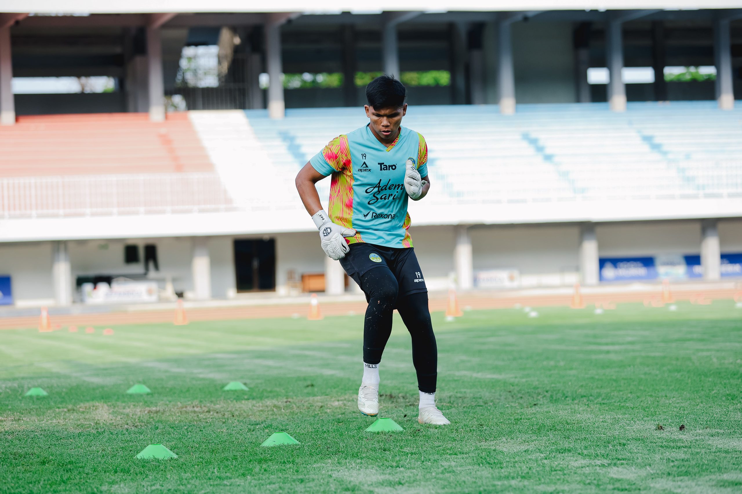 “Kami bermain sepak bola untuk para suporter. Sangat penting bagi kami untuk memberikan mereka kemenangan,” pungkas Van Gastel.
