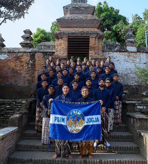 Tim PSIM Jogja melangsungkan agenda pra-musim dengan berziarah ke makam raja-raja Mataram di Kotagede dan Imogiri pada Rabu (26/8).