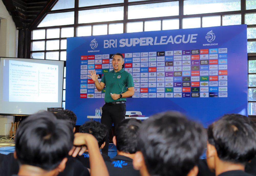 Tim EPA PSIM Jogja kelompok umur U-16, U-18, dan U-20 menjalani pembekalan Laws of the Game (LOTG) 2026/2027.