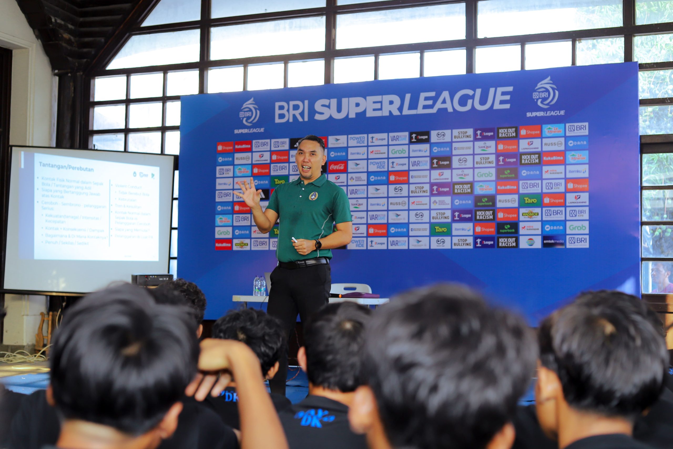 Tim EPA PSIM Jogja kelompok umur U-16, U-18, dan U-20 menjalani pembekalan Laws of the Game (LOTG) 2026/2027.