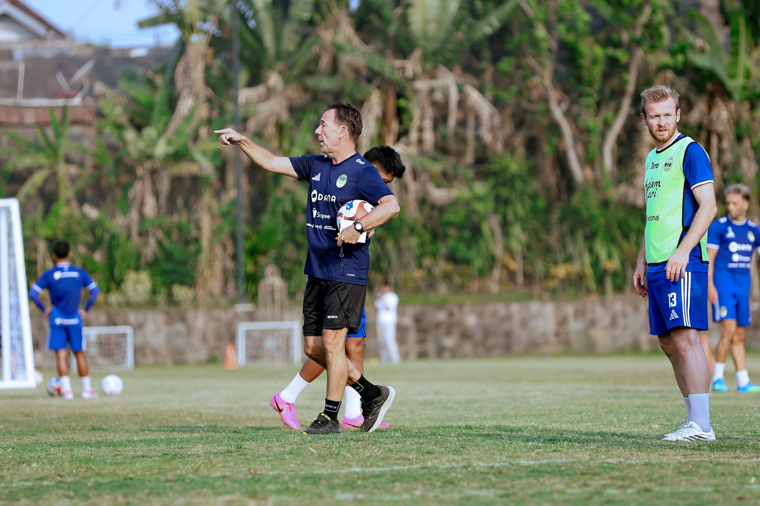 Skuad PSIM Jogja mengadakan sesi gim internal pada hari Sabtu (3/10) pagi di Lapangan Yogyakarta Independent School (YIS).